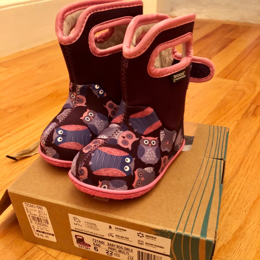 Toddler Bogs purple and pink owls size 6!
